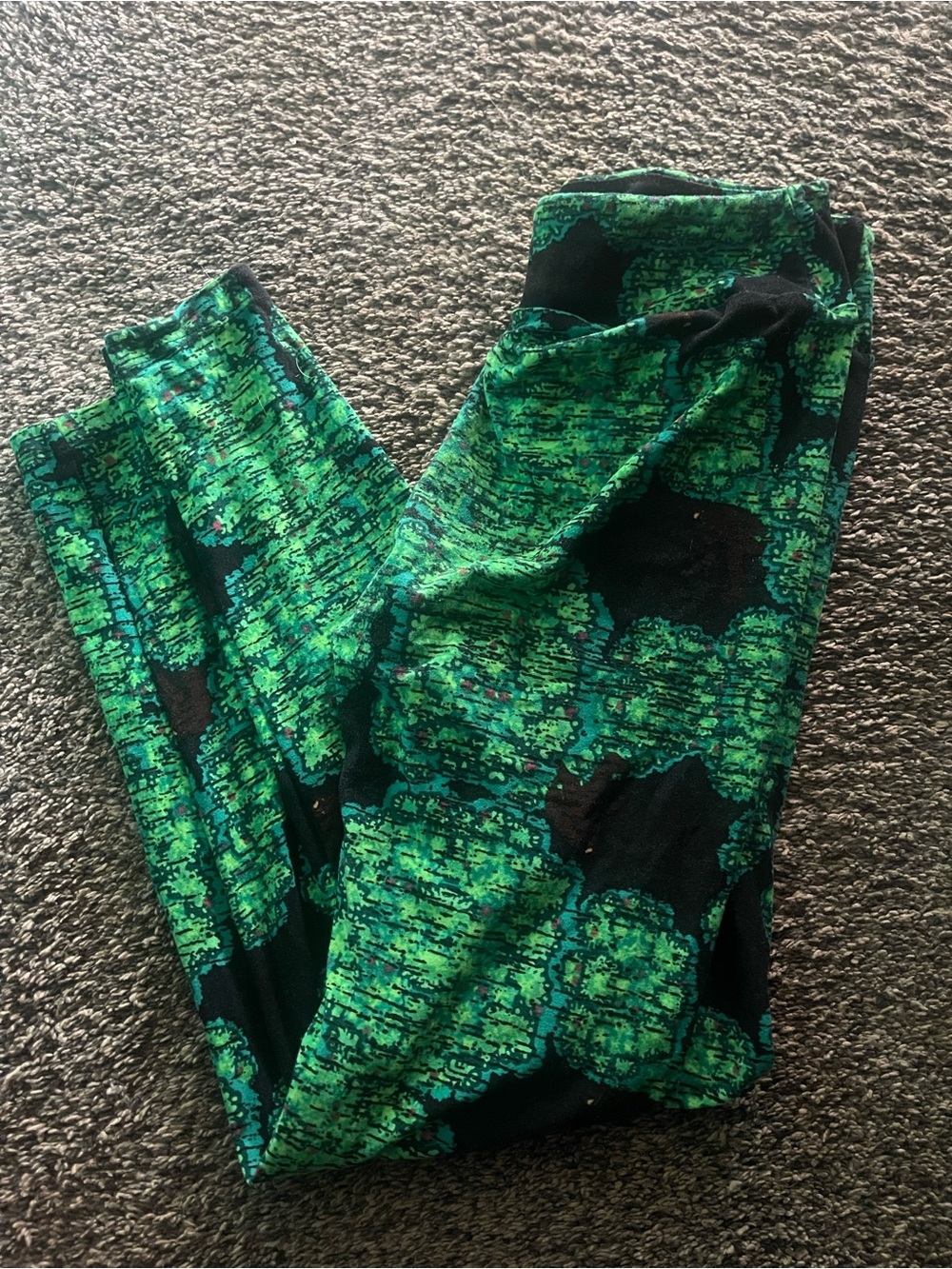 LuLaRoe Green and Black Bigfoot Print Leggings